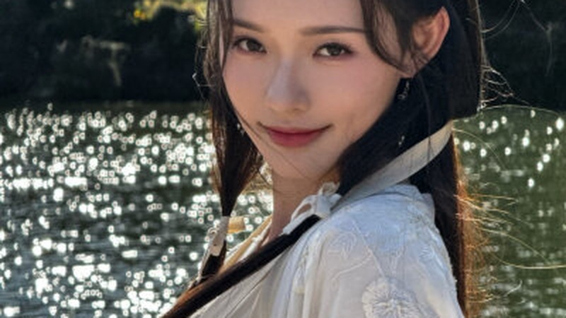 徐若晗兰蔻活动花絮释出温柔造型演绎法式优雅魅力
